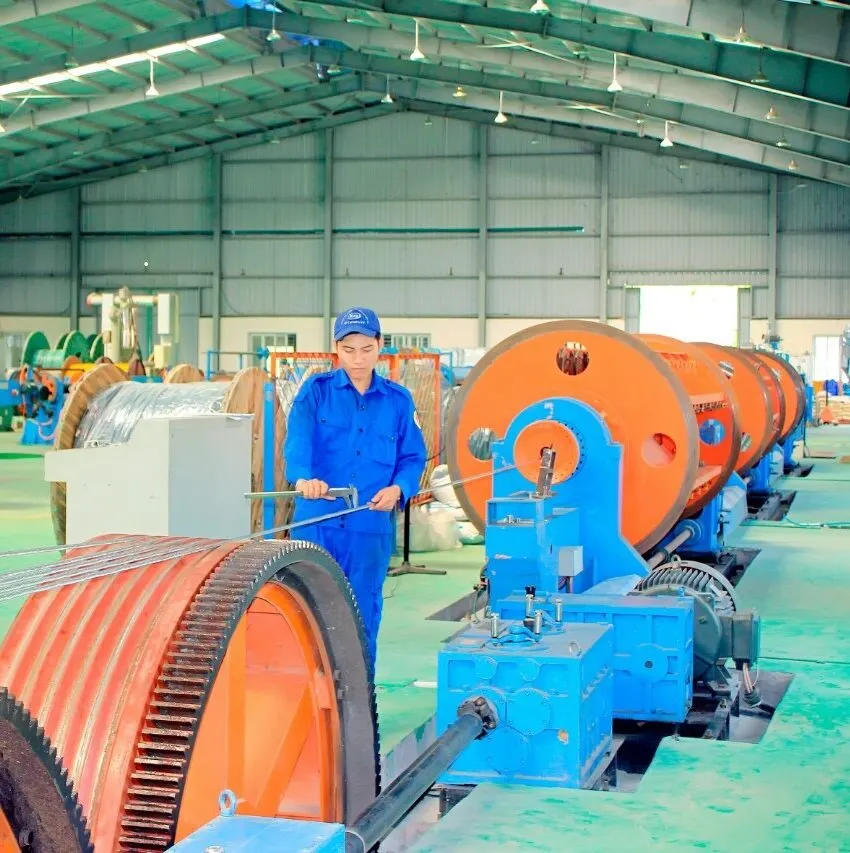 Kiểm tra sản phẩm tại máy xoắn cáp